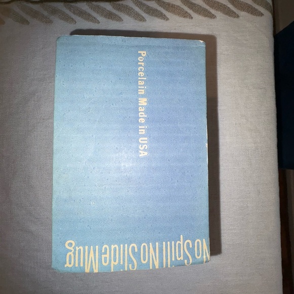 Vintage Runner Mug with Colorful Graphics - Picture 3 of 5